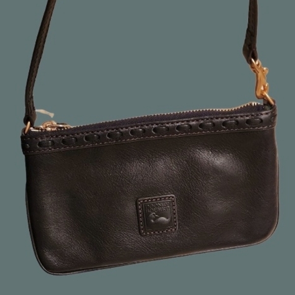 🍂Vintage Dooney & Bourke Black Leather Wristlet